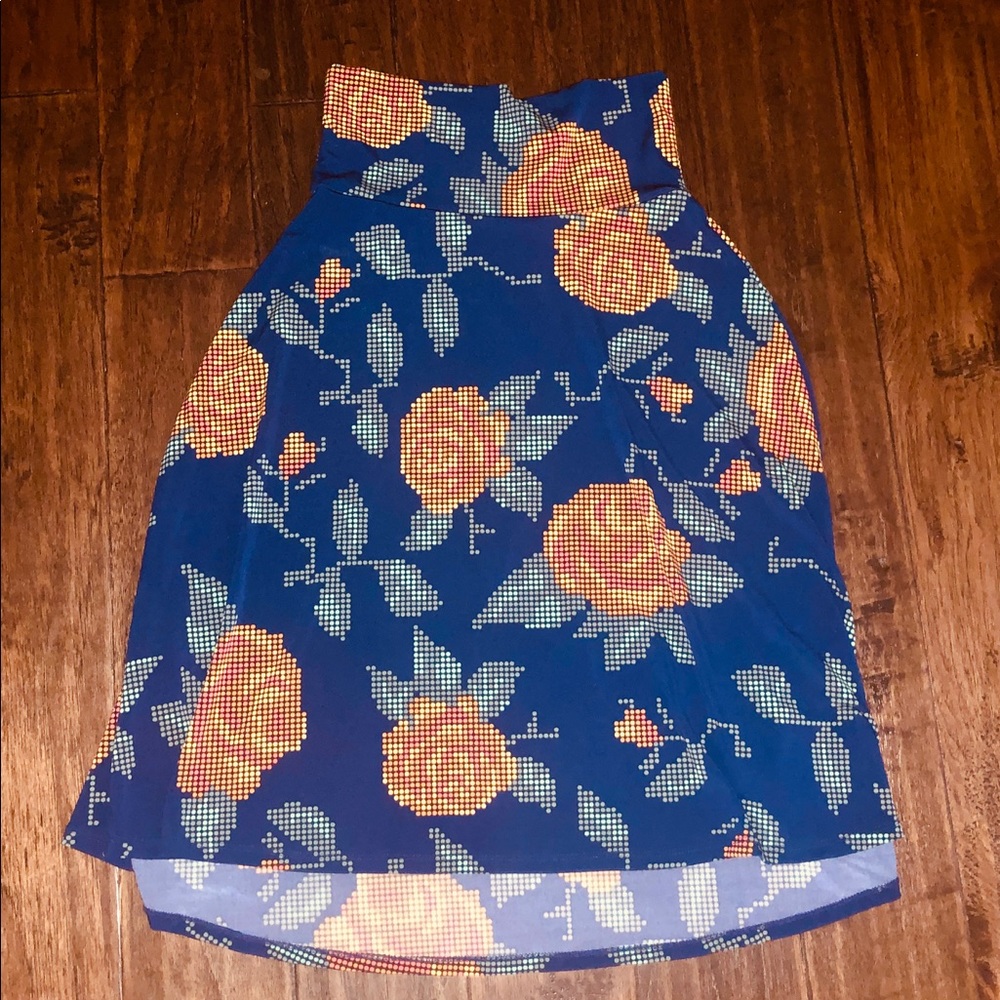 LuLaRoe women’s sz XS floral skirt ( hi/lo style)